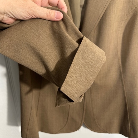 Lafayette 148 wool blend blazer, size 14, flip cuffs, brown, office, evening - Picture 6 of 9
